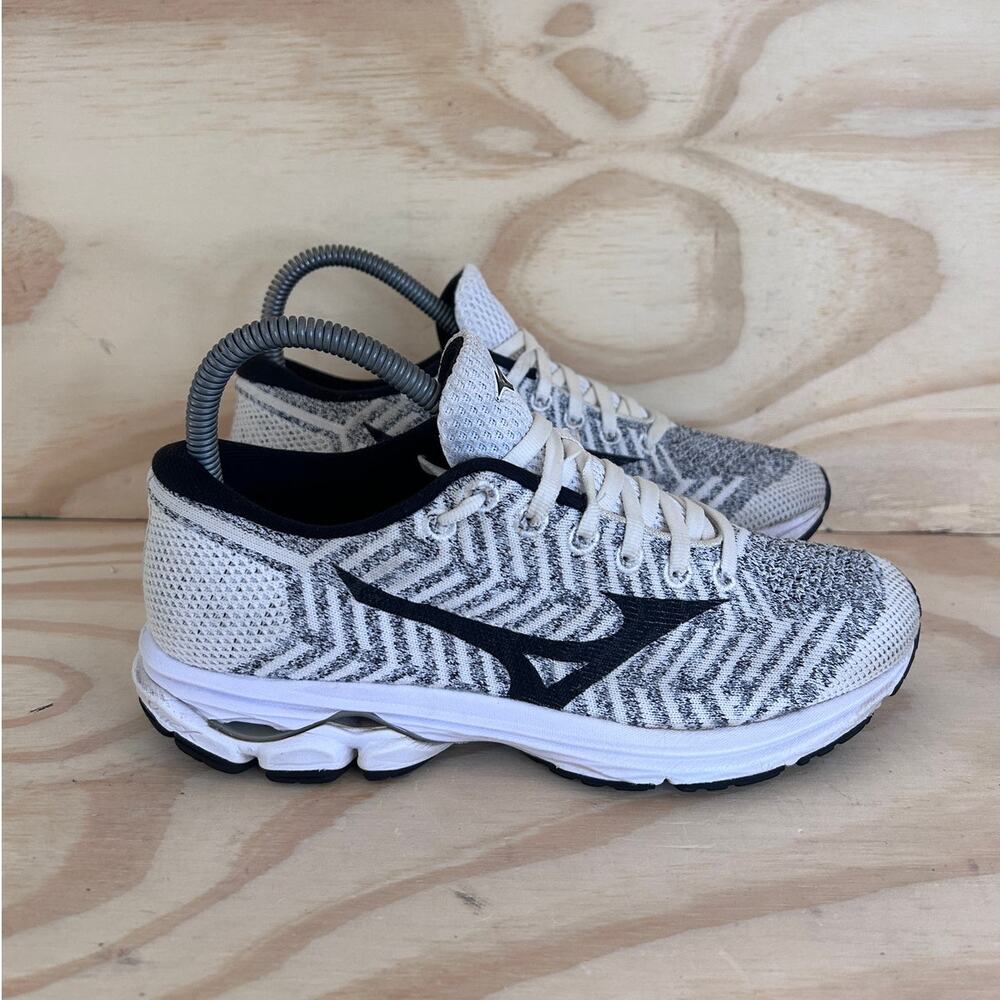 Mizuno - Waveknit R2 - Running Shoes - White/Gray - Women's - 9 - J1GD182910